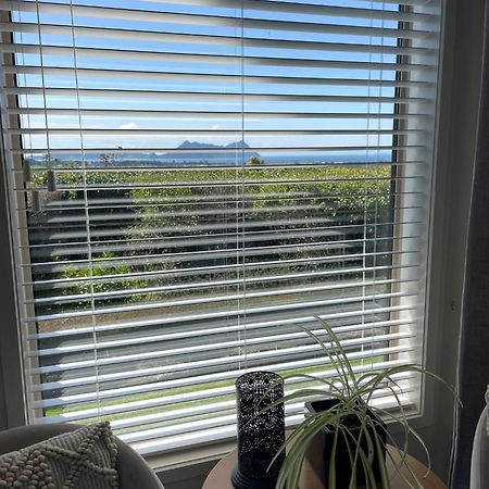 Hotel Views To Unwind - Self Contained Unit W/King Bed Ruakaka Esterno foto