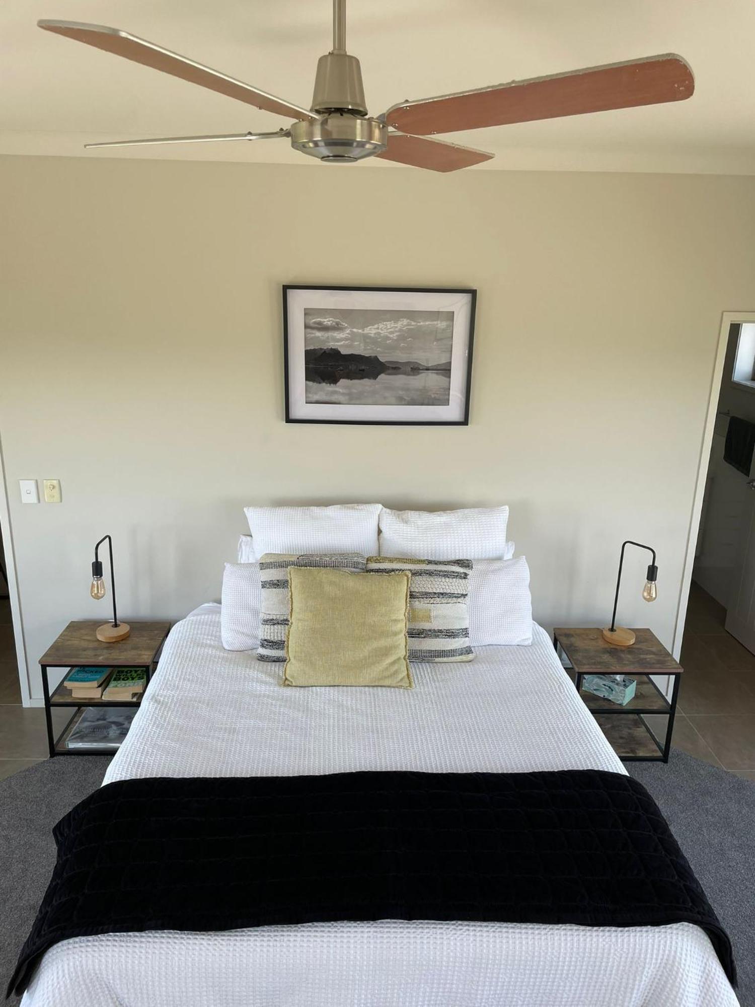 Hotel Views To Unwind - Self Contained Unit W/King Bed Ruakaka Esterno foto